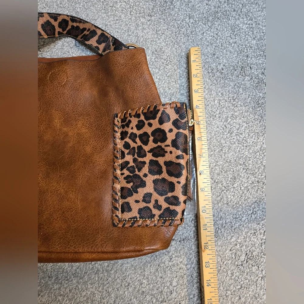 Faux Leather Animal Print Roomy Trendy Stylish Great Condition Shoulder Bag - Picture 3 of 10